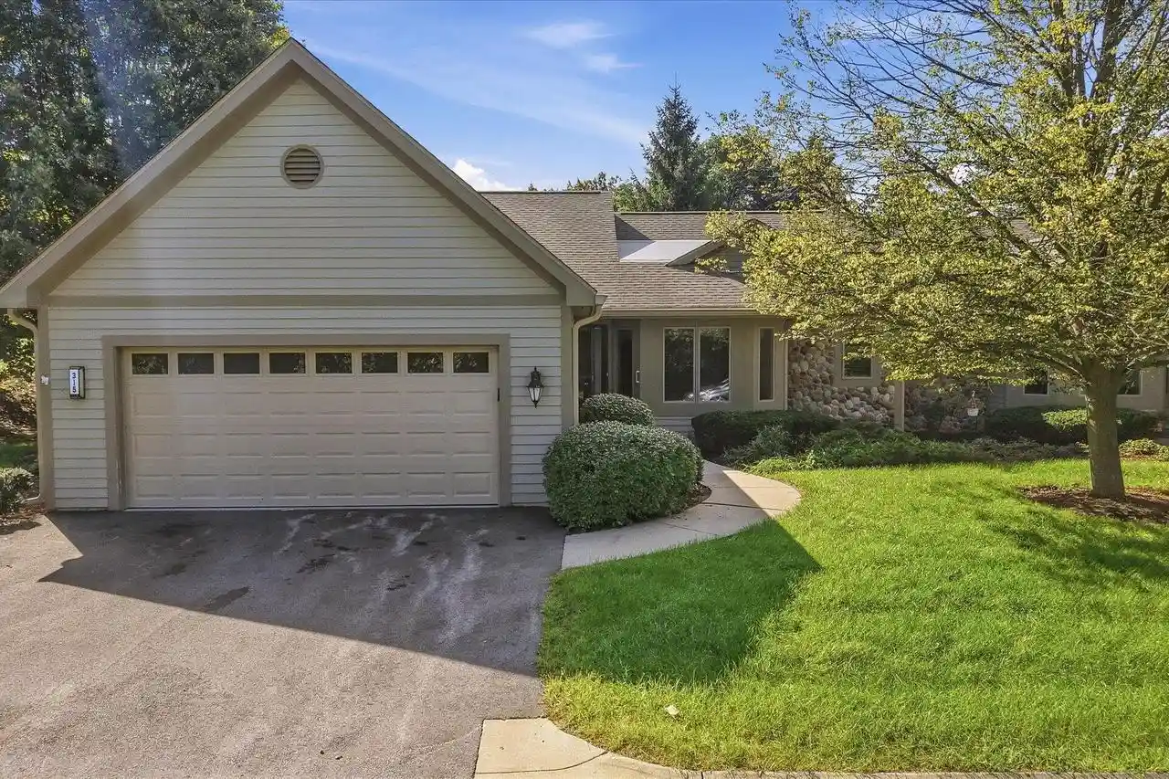 Condo for sale at 315 Oak Ridge Dr, Hartland, WI 53029 | MLS# 1982011