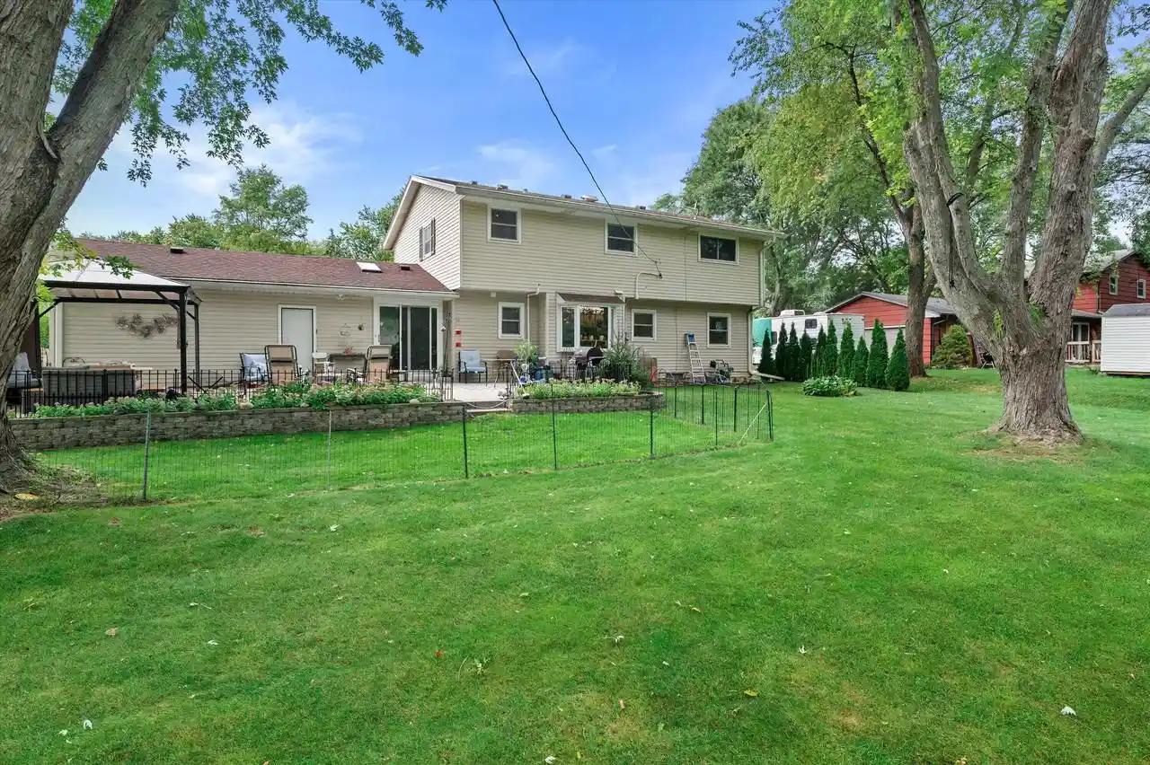 Photo 4 of Single family home for sale at 5400 S 121st Street, Hales Corners, WI 53130 | MLS# 1982024 | Listing updated on 2026-10-06
