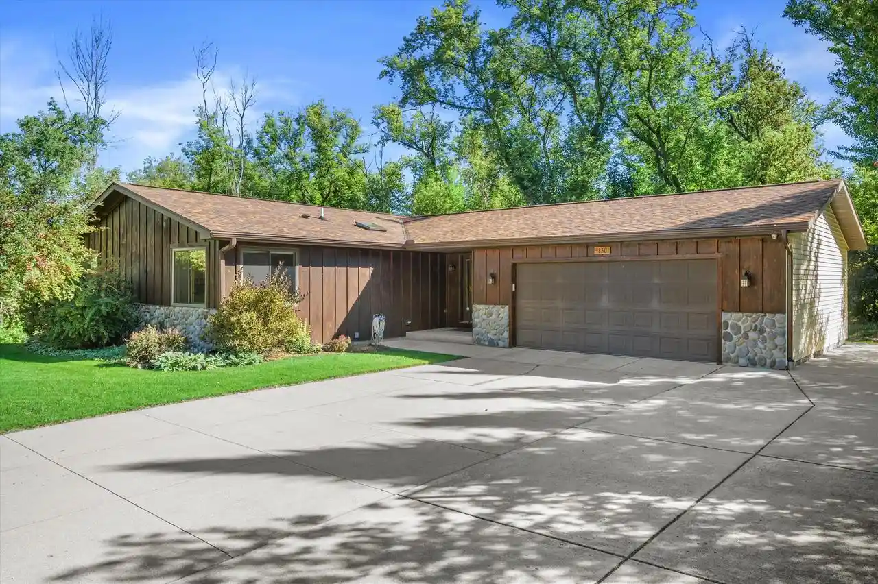 Photo 1 of Single family home for sale at 130 S Teri Ln, Hartford, WI 53027 | MLS# 1982026 | Listing updated on 2026-10-08