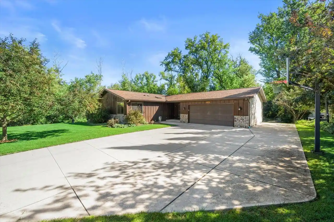 Photo 2 of Single family home for sale at 130 S Teri Ln, Hartford, WI 53027 | MLS# 1982026 | Listing updated on 2026-10-08