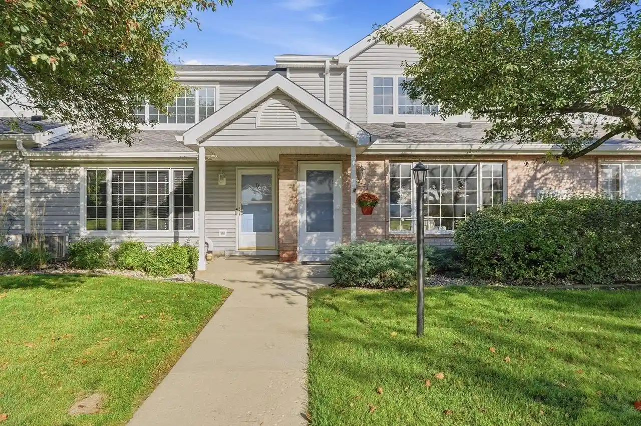 Condo for sale at 10180 W Whitnall Edge Cir #C, Franklin, WI 53132 | MLS# 1982040