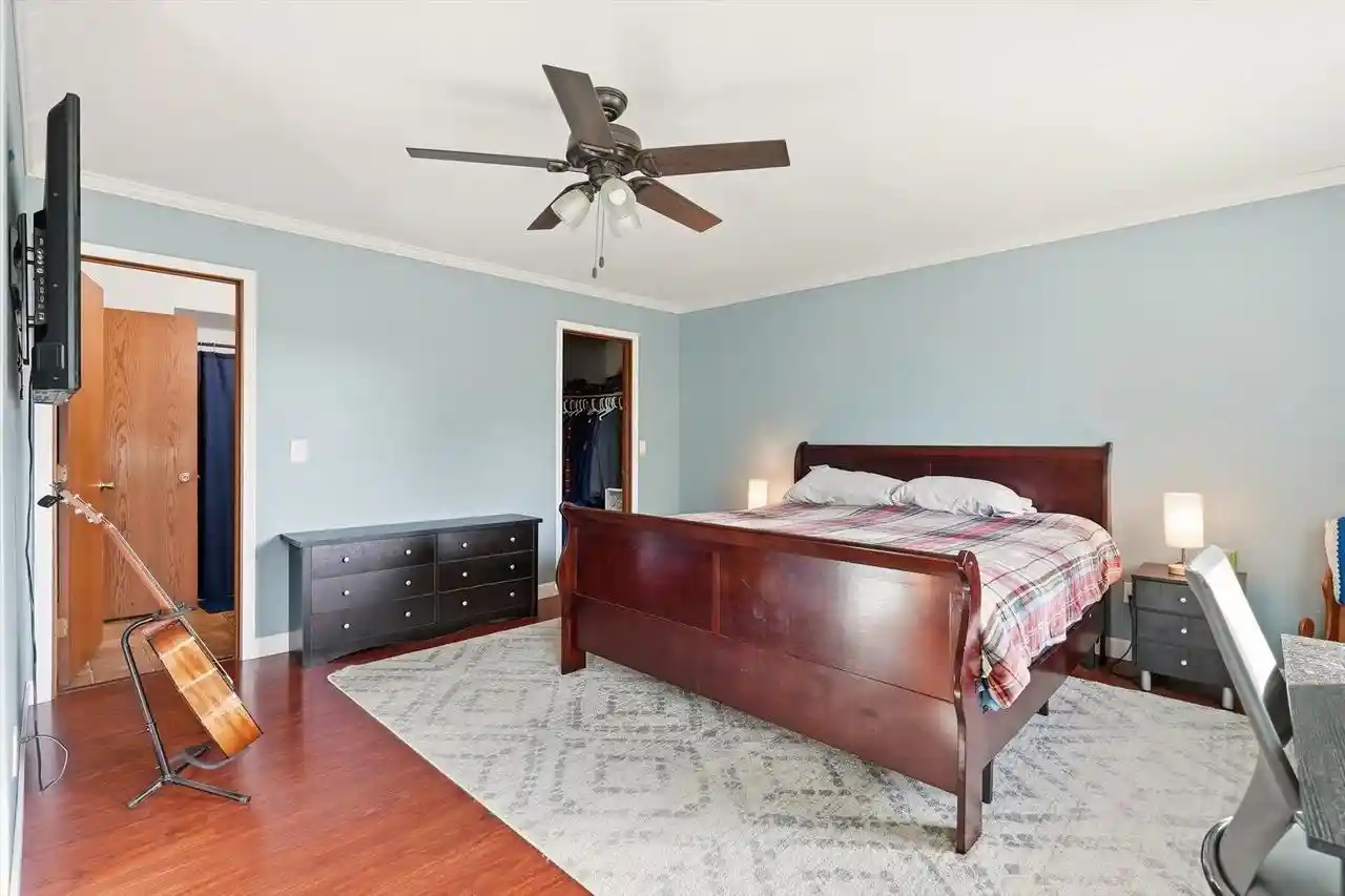 Photo 4 of Single family home for sale at 914 Kings Ridge Ct W, West Bend, WI 53090 | MLS# 1982070 | Listing updated on 2026-09-28