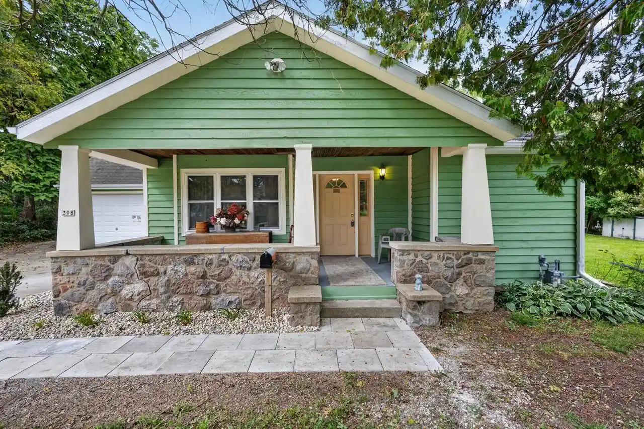 Photo 1 of Single family home for sale at 308 N Jefferson St, Whitewater, WI 53190 | MLS# 1982079 | Listing updated on 2026-09-27