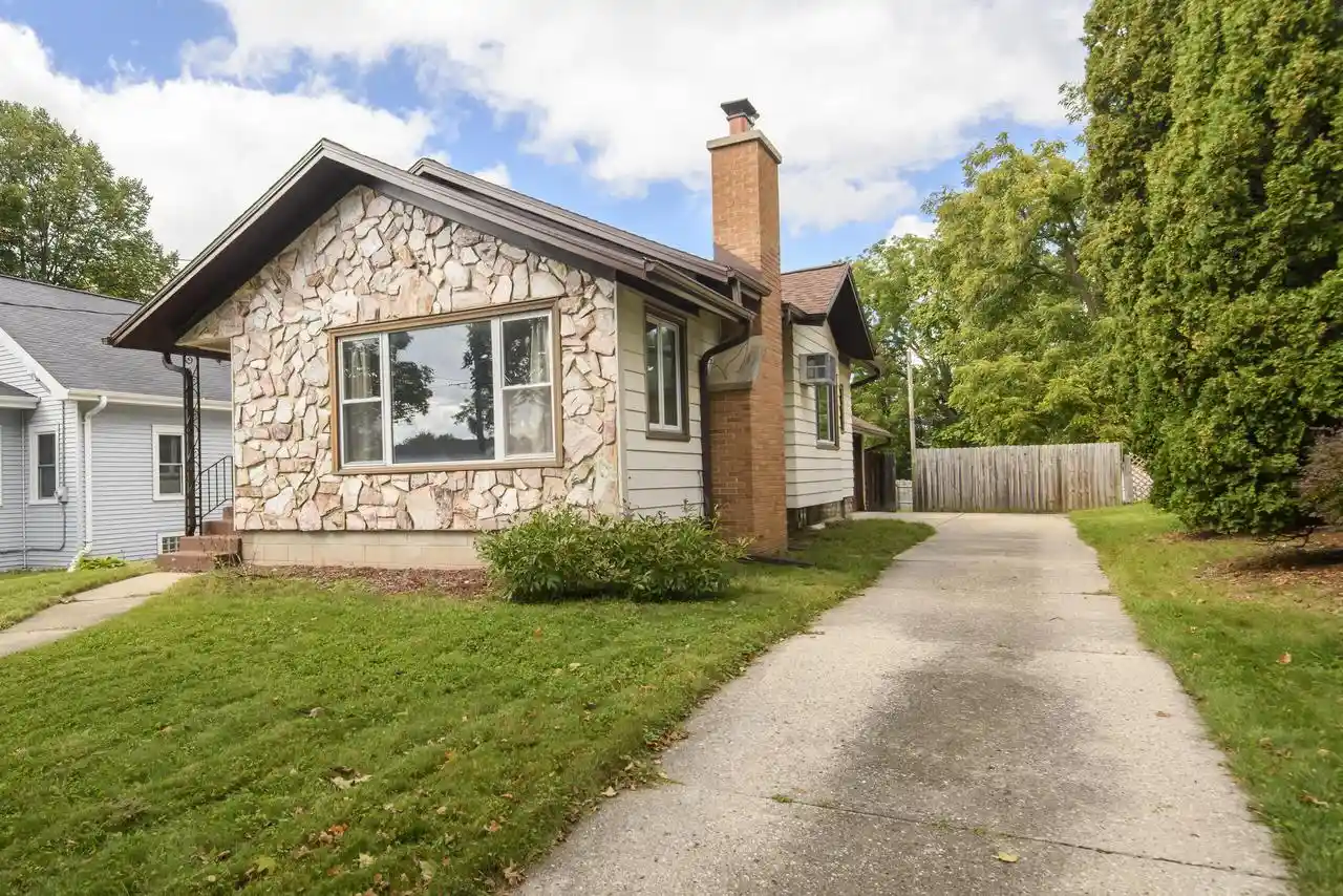 Photo 1 of Single family home for sale at 414 Prospect Ave, Waukesha, WI 53188 | MLS# 1982081 | Listing updated on 2026-09-25