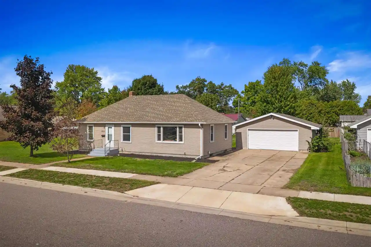 Photo 1 of Single family home for sale at 1531 Oak St, Wisconsin Rapids, WI 54494 | MLS# 22604772 | Listing updated on 2026-09-30