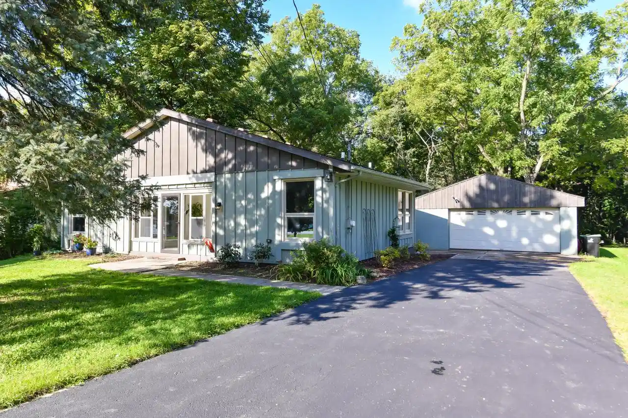 Photo 1 of Single family home for sale at 6508 N Tichigan Rd, Waterford, WI 53185 | MLS# 1982099 | Listing updated on 2026-09-28