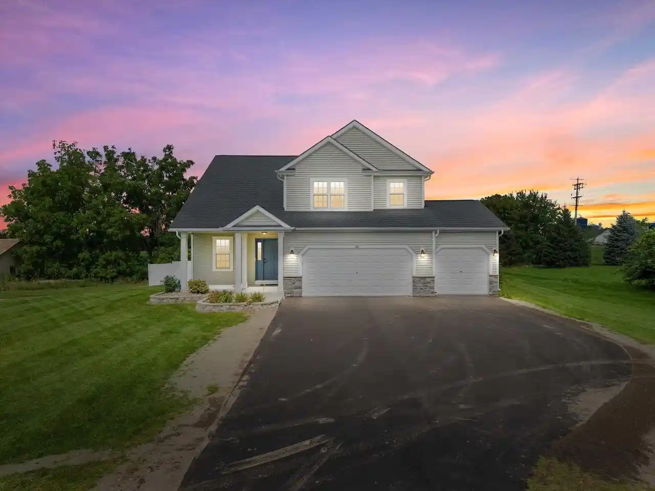 Photo 1 of Single family home for sale at 131 W Blackhawk Dr, Fort Atkinson, WI 53538 | MLS# 2033450 | Listing updated on 2026-10-06