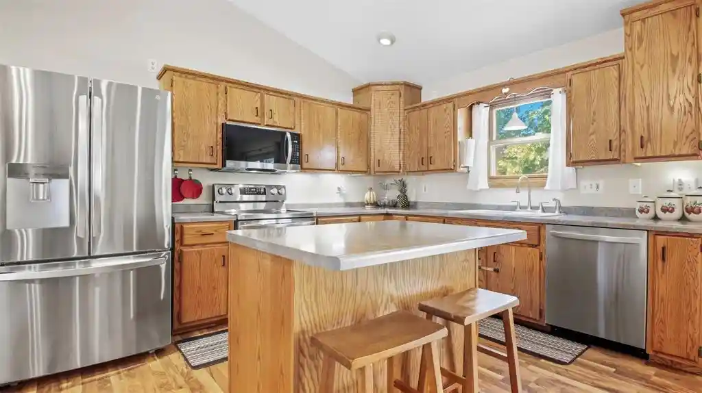 Photo 4 of Single family home for sale at 211 Pederson Dr, Shell Lake, WI 54871 | MLS# 1605454 | Listing updated on 2026-09-25