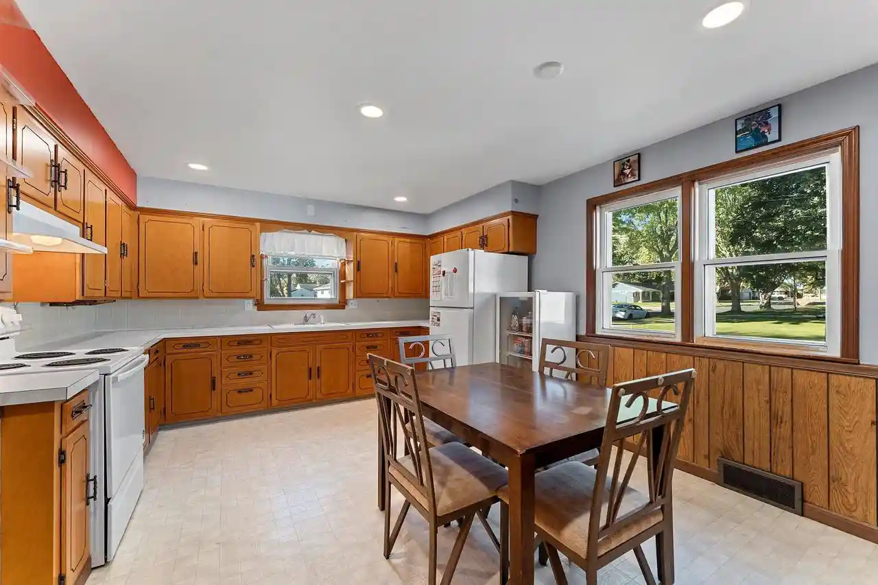 Photo 3 of Single family home for sale at 527 Parker Ave, Algoma, WI 54201 | MLS# 50333249 | Listing updated on 2026-09-25