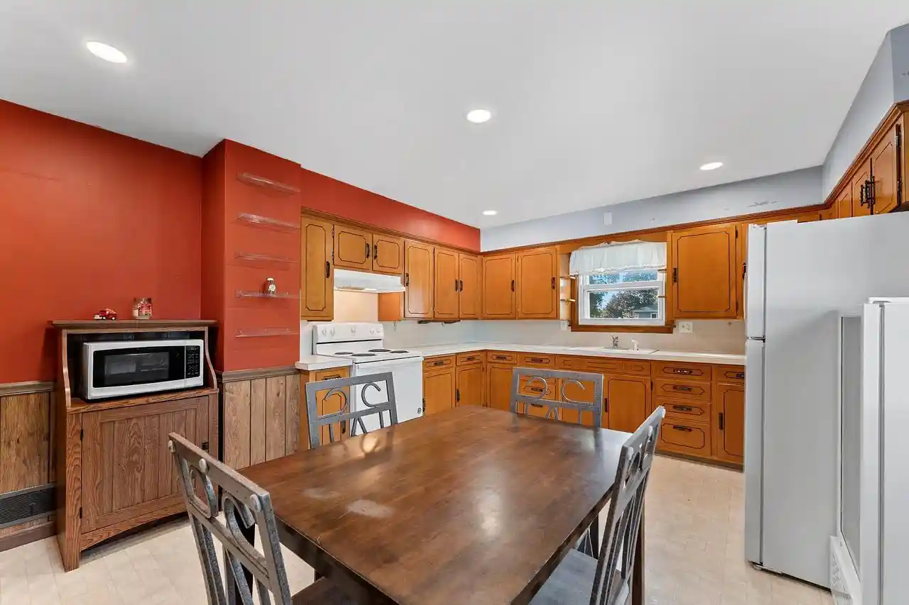 Photo 4 of Single family home for sale at 527 Parker Ave, Algoma, WI 54201 | MLS# 50333249 | Listing updated on 2026-09-25