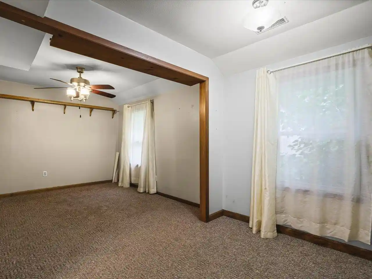 Photo 3 of Sale Pending at 2086 E Gorton St, Beloit, WI 53511 | MLS# 2033448 | Listing updated on 2026-10-01