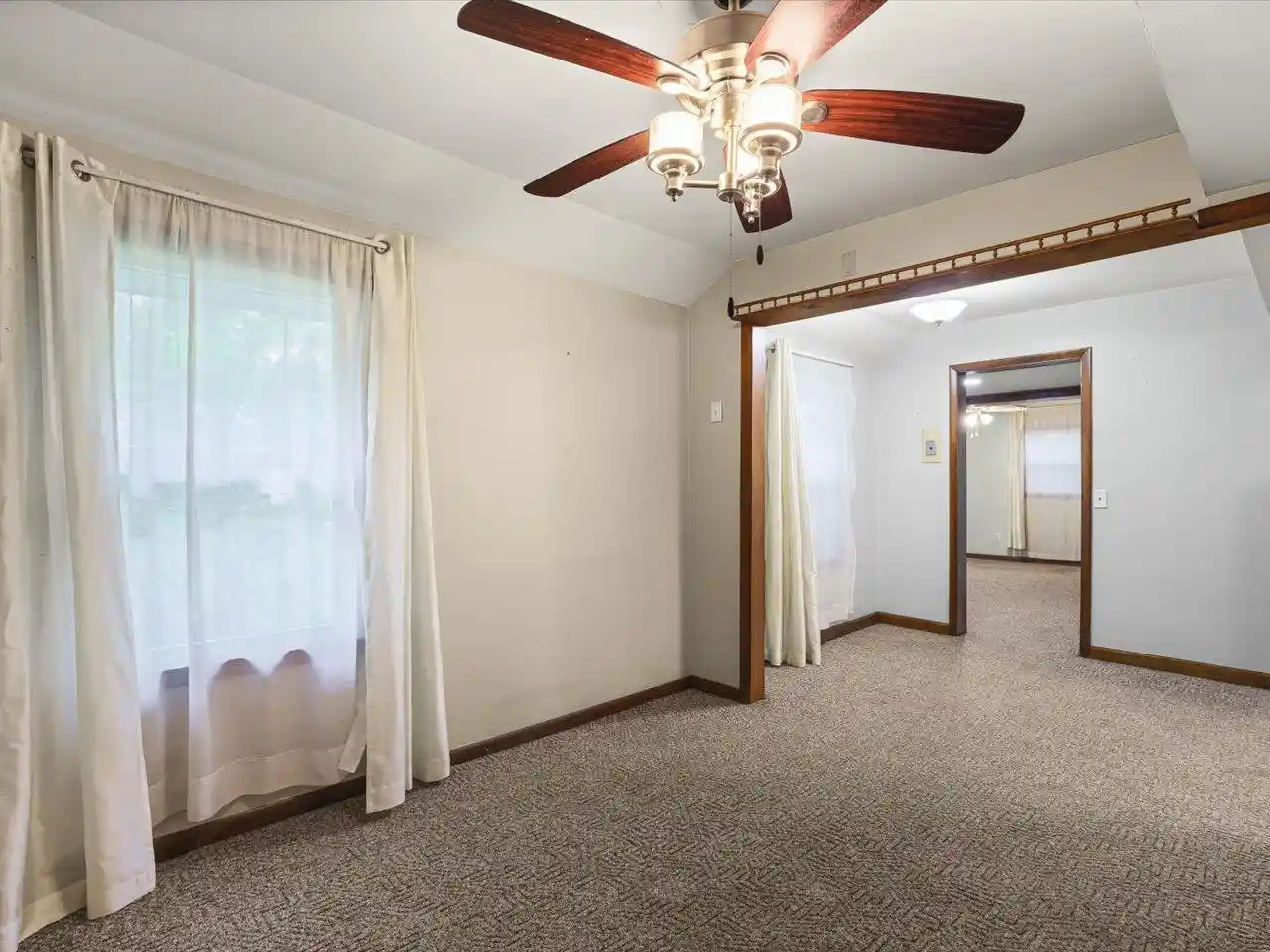 Photo 4 of Sale Pending at 2086 E Gorton St, Beloit, WI 53511 | MLS# 2033448 | Listing updated on 2026-10-01