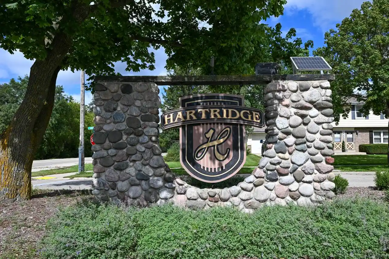 Photo 4 of Single family home for sale at 706 Wexford Way, Hartland, WI 53029 | MLS# 1982119 | Listing updated on 2026-09-25