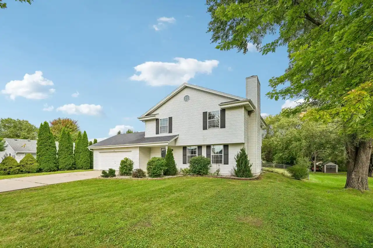 Photo 1 of Single family home for sale at 970 E Mackinac Ave, Oak Creek, WI 53154 | MLS# 1982124 | Listing updated on 2026-10-05
