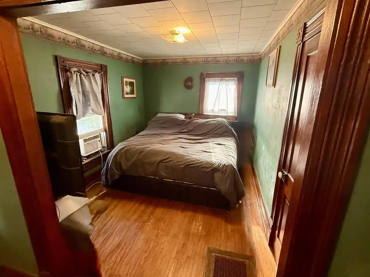 Photo 3 of Single family home for sale at 406 E Amelia St, Cassville, WI 53806 | MLS# 2033458 | Listing updated on 2026-10-01