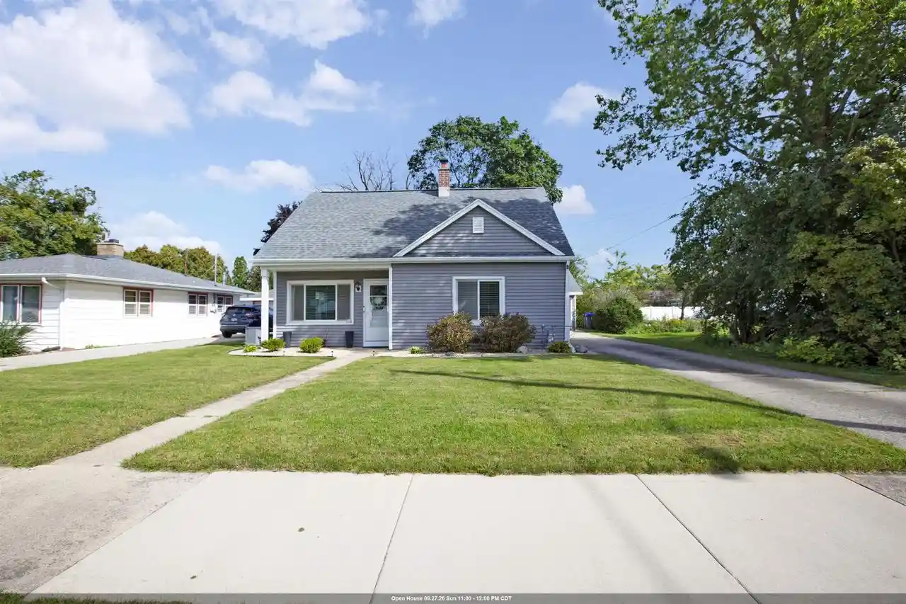 Photo 1 of Single family home for sale at 724 Mitchell St, Neenah, WI 54956 | MLS# 50333268 | Listing updated on 2026-09-29
