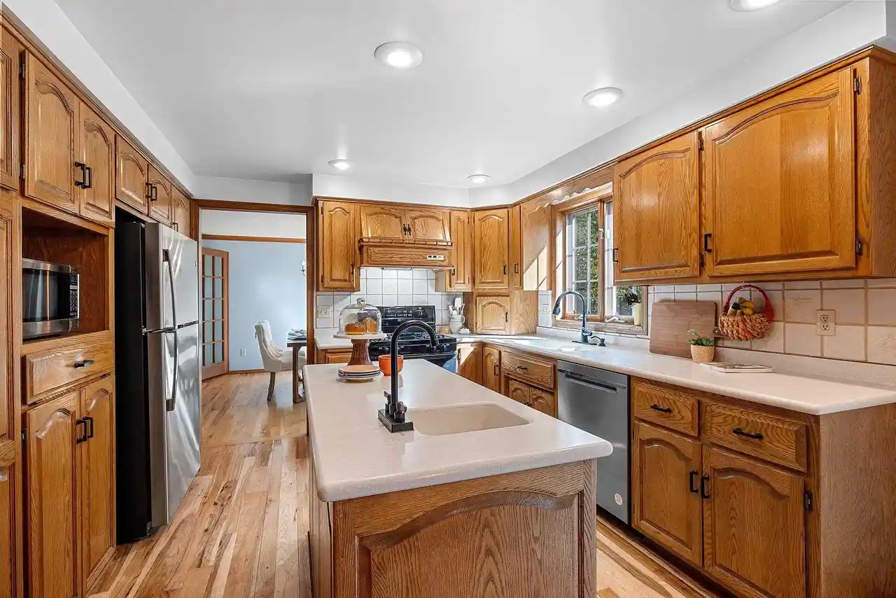 Photo 1 of Single family home for sale at 425 E Fox Run Cir, Green Bay, WI 54302 | MLS# 50333247 | Listing updated on 2026-10-07