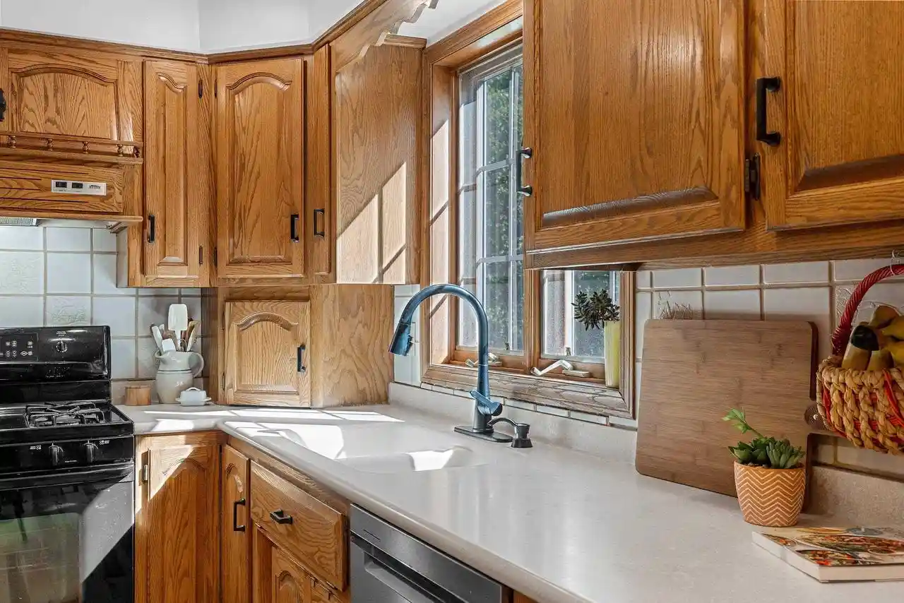 Photo 2 of Single family home for sale at 425 E Fox Run Cir, Green Bay, WI 54302 | MLS# 50333247 | Listing updated on 2026-10-07