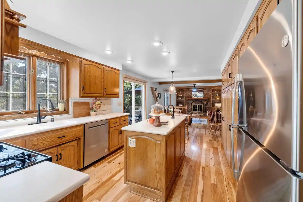 Photo 4 of Single family home for sale at 425 E Fox Run Cir, Green Bay, WI 54302 | MLS# 50333247 | Listing updated on 2026-10-07