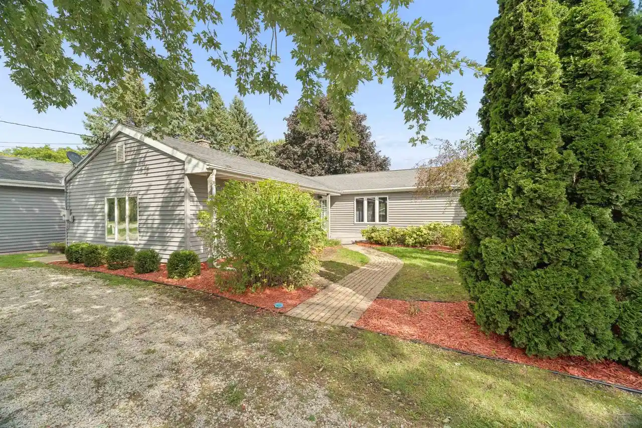 Photo 1 of Single family home for sale at N7869 Lakeshore Dr, Fond Du Lac, WI 54937 | MLS# 50333263 | Listing updated on 2026-10-09