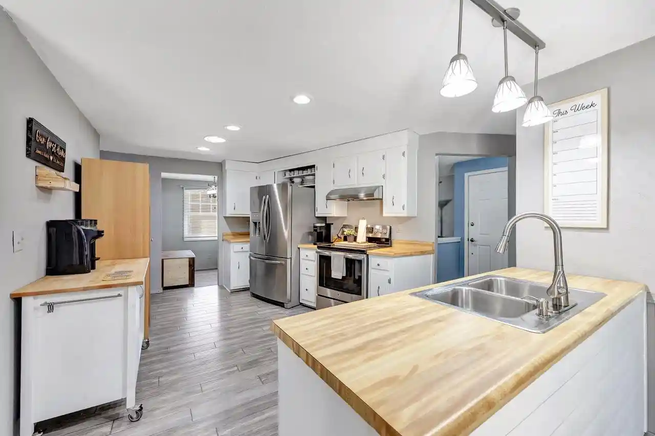 Photo 2 of Single family home for sale at 863 Venus Dr, Green Bay, WI 54311 | MLS# 50333259 | Listing updated on 2026-10-20