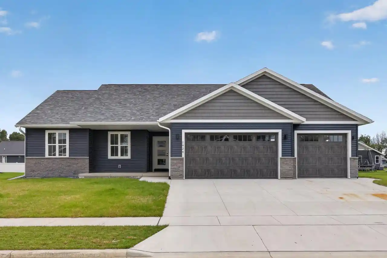 Photo 1 of Single family home for sale at 1924 London St, Holmen, WI 54636 | MLS# 1982142 | Listing updated on 2026-09-25