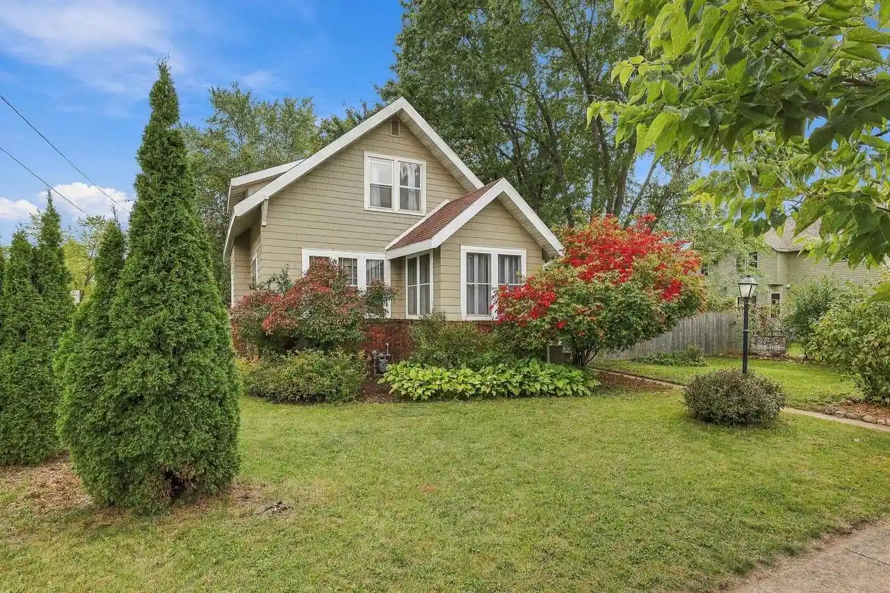 Photo 1 of Single family home for sale at 2045 Center St, Stevens Point, WI 54481 | MLS# 22604776 | Listing updated on 2026-09-25