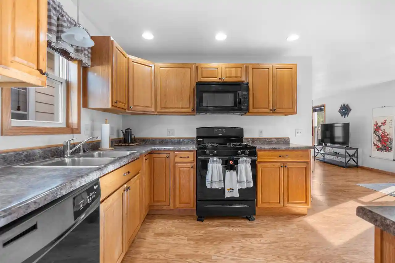 Photo 3 of Single family home for sale at 1516 Logan Ave, Marinette, WI 54143 | MLS# 50333273 | Listing updated on 2026-09-27