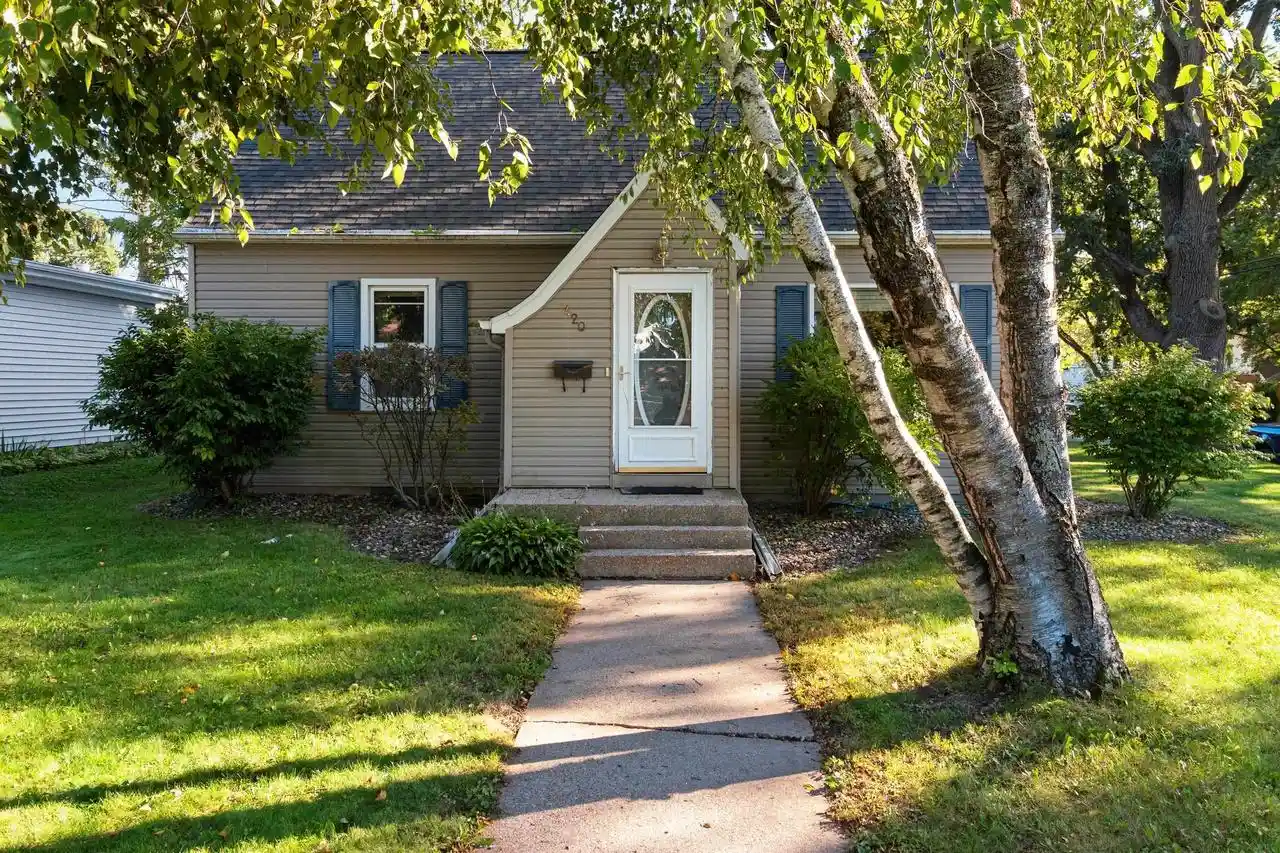 Photo 1 of Single family home for sale at 420 W Millard St, New London, WI 54961 | MLS# 50333272 | Listing updated on 2026-10-03