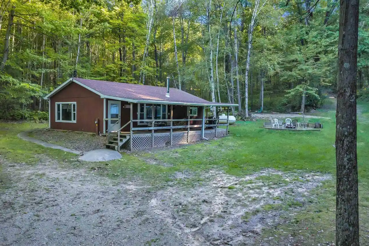Photo 1 of Single family home for sale at E559 Indian Valley Rd, Waupaca, WI 54981 | MLS# 50333281 | Listing updated on 2026-09-30