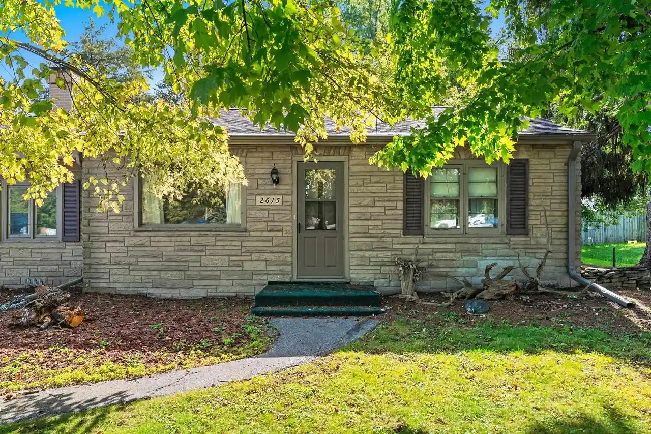 Photo 1 of Single family home for sale at 2615 W Highway Dr, Appleton, WI 54914 | MLS# 50333284 | Listing updated on 2026-09-25