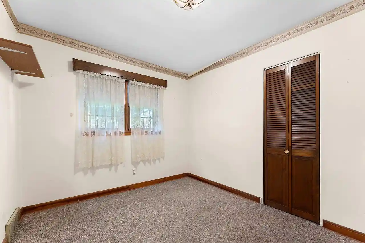 Photo 2 of Single family home for sale at 2615 W Highway Dr, Appleton, WI 54914 | MLS# 50333284 | Listing updated on 2026-09-25