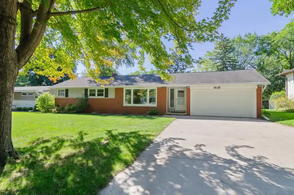 Photo 1 of Single family home for sale at 919 Morris Ave, Green Bay, WI 54304 | MLS# 50333252 | Listing updated on 2026-10-05