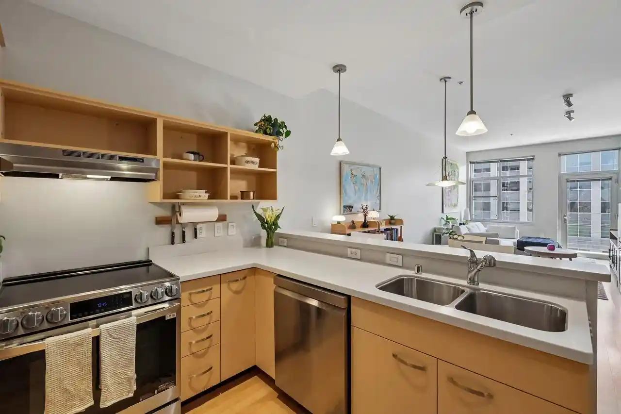 Photo 4 of Condo for sale at 309 W Washington Ave #613, Madison, WI 53703 | MLS# 2033481 | Listing updated on 2026-10-08