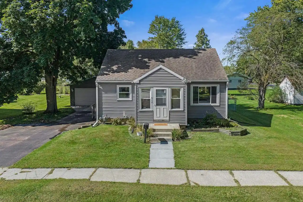 Photo 1 of Single family home for sale at 512 Ellinwood Ave, Reedsburg, WI 53959 | MLS# 2033482 | Listing updated on 2026-10-06