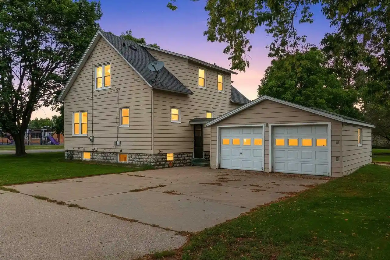 Photo 4 of Single family home for sale at 1524 6th Street, Marinette, WI 54143 | MLS# 50333279 | Listing updated on 2026-09-25
