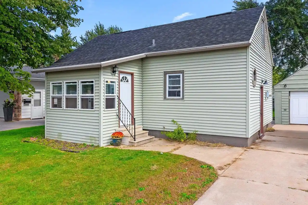 Photo 1 of Single family home for sale at 1030 S Evergreen St, Shawano, WI 54166 | MLS# 1982171 | Listing updated on 2026-10-04