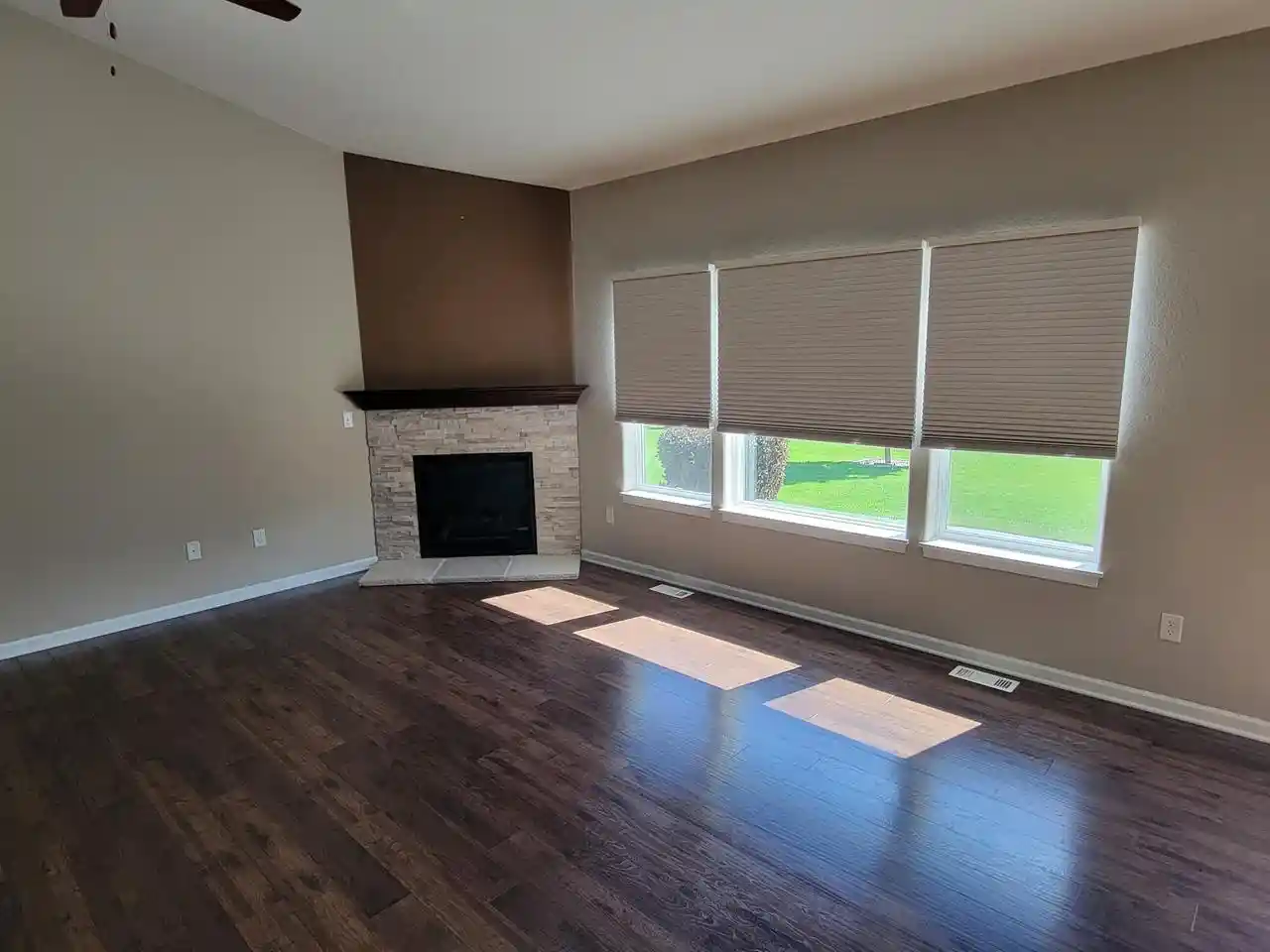 Photo 2 of Single family home for sale at 909 Meadowgate Dr, Waterford, WI 53185 | MLS# 1982182 | Listing updated on 2026-09-29