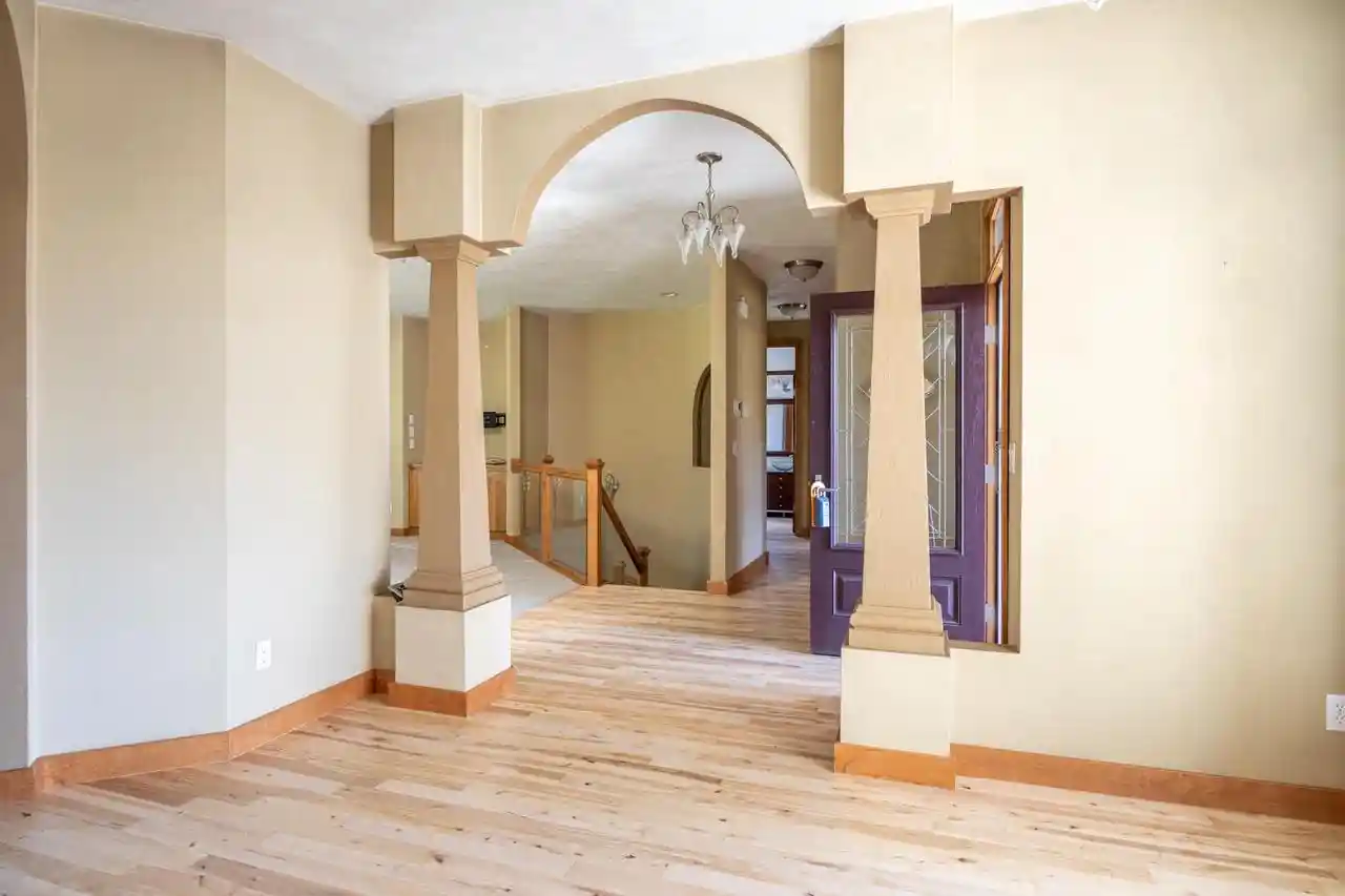 Photo 3 of Single family home for sale at 140 Thackery Dr, Oshkosh, WI 54904 | MLS# 50333319 | Listing updated on 2026-10-08
