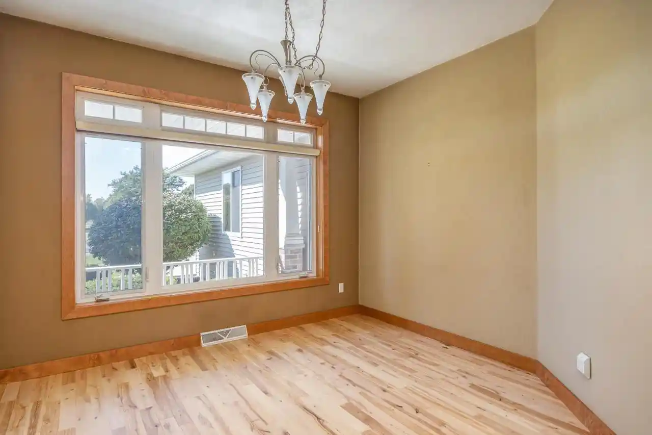 Photo 3 of Single family home for sale at 140 Thackery Dr, Oshkosh, WI 54904 | MLS# 50333319 | Listing updated on 2026-10-08