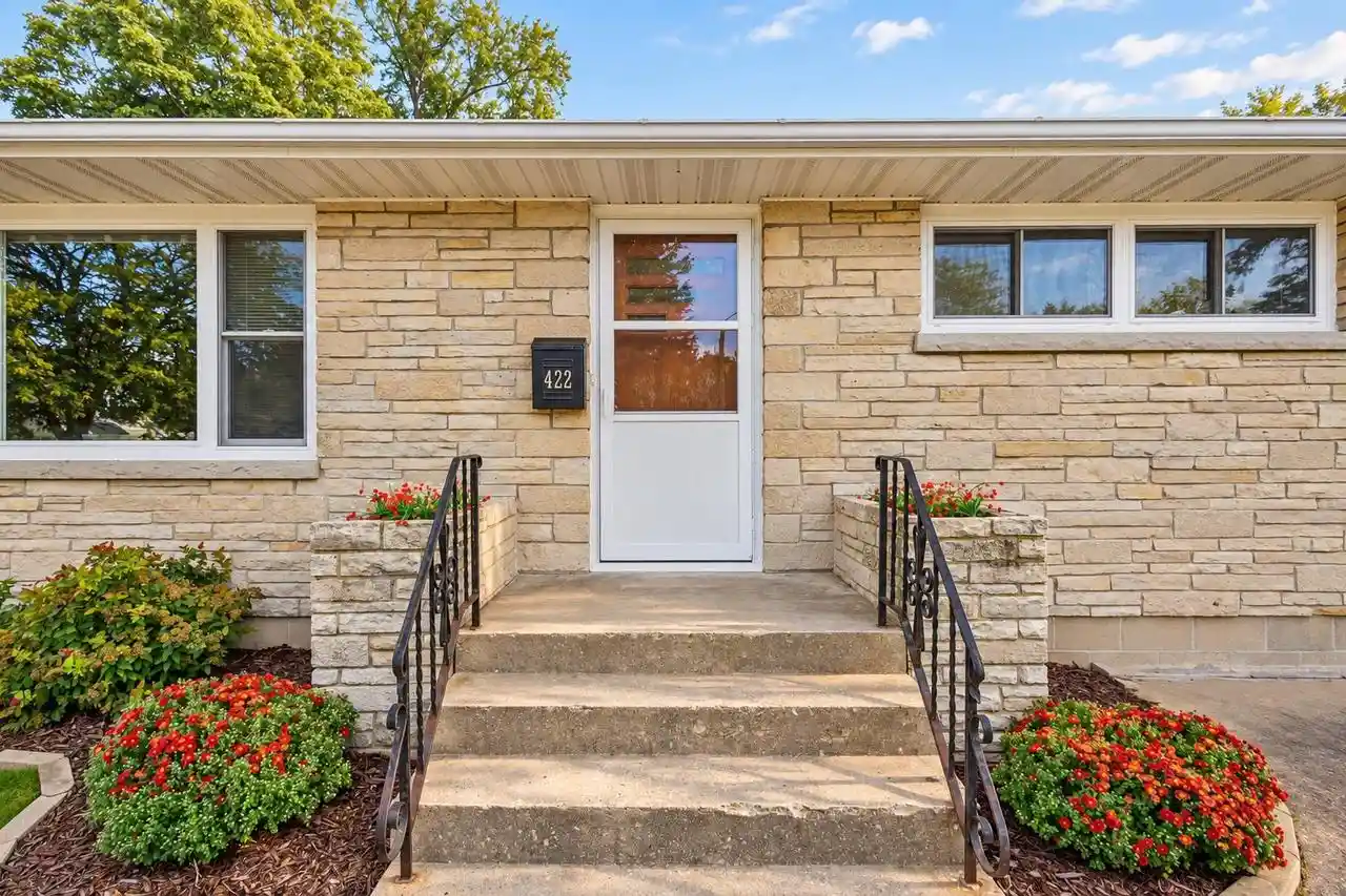 Photo 1 of Single family home for sale at 422 E Howard St, Portage, WI 53901 | MLS# 2033489 | Listing updated on 2026-09-27