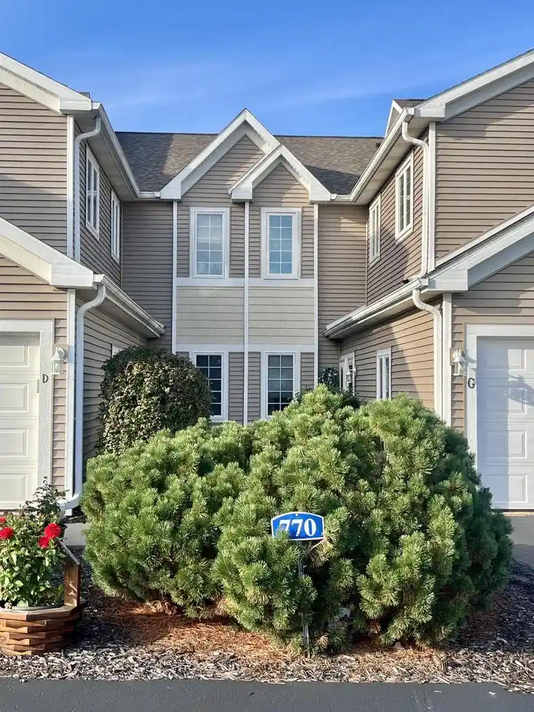 Condo for sale at 770 Bridlewood Dr #6103E, Hartford, WI 53027 | MLS# 1982197