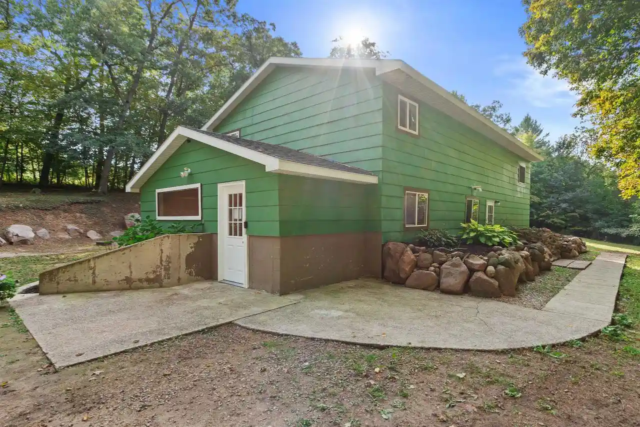 Photo 1 of Single family home for sale at W5499 Cottonville Dr, Wautoma, WI 54982 | MLS# 22604787 | Listing updated on 2026-10-01