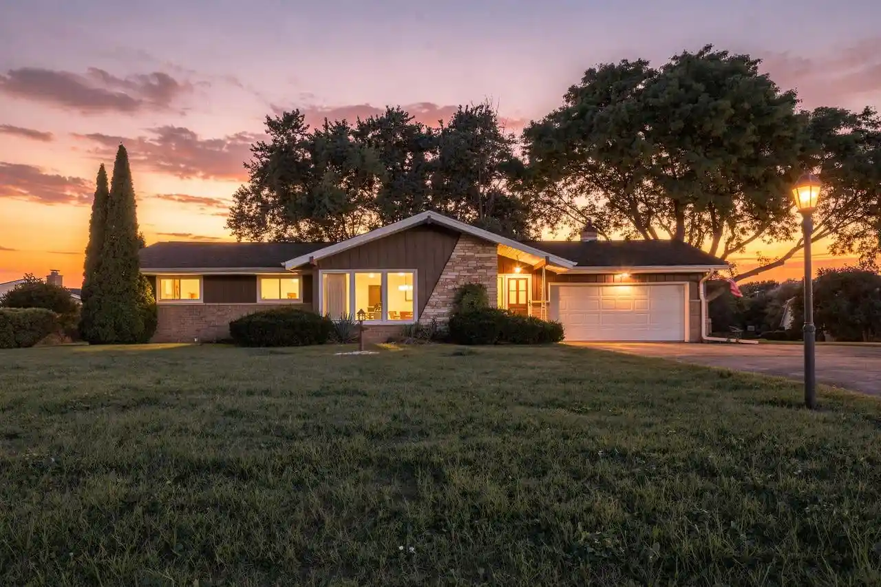 Photo 1 of Single family home for sale at 3735 San Fernando Dr, Brookfield, WI 53045 | MLS# 1982219 | Listing updated on 2026-09-27