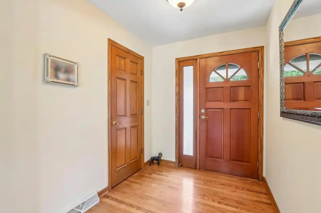 Photo 1 of Single family home for sale at 435 Nickelby Ct, Delafield, WI 53018 | MLS# 1982225 | Listing updated on 2026-09-26