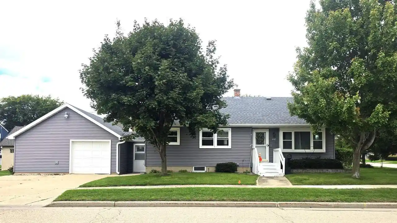 Photo 1 of Single family home for sale at 642 S Madison St, Waupun, WI 53963 | MLS# 2033498 | Listing updated on 2026-09-25
