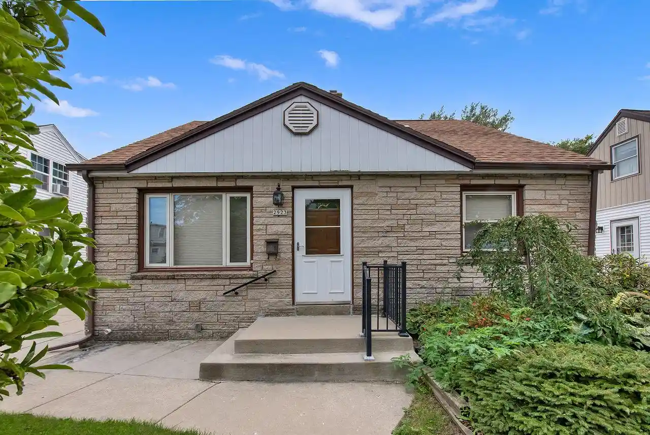 Photo 1 of Single family home for sale at 2923 E Cudhy Ave, Saint Francis, WI 53235 | MLS# 1982235 | Listing updated on 2026-09-28