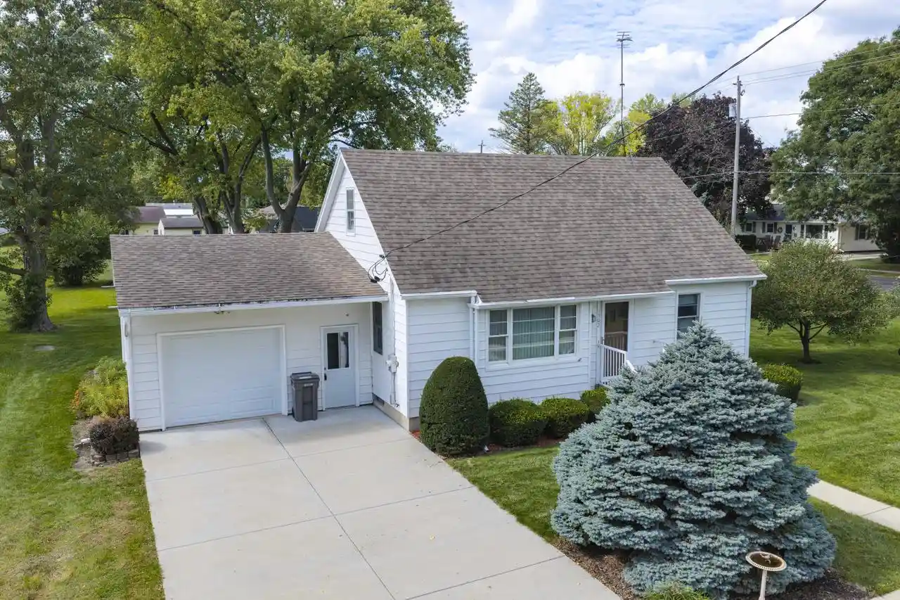 Photo 1 of Single family home for sale at 1502 River Dr, Watertown, WI 53094 | MLS# 1982243 | Listing updated on 2026-09-28