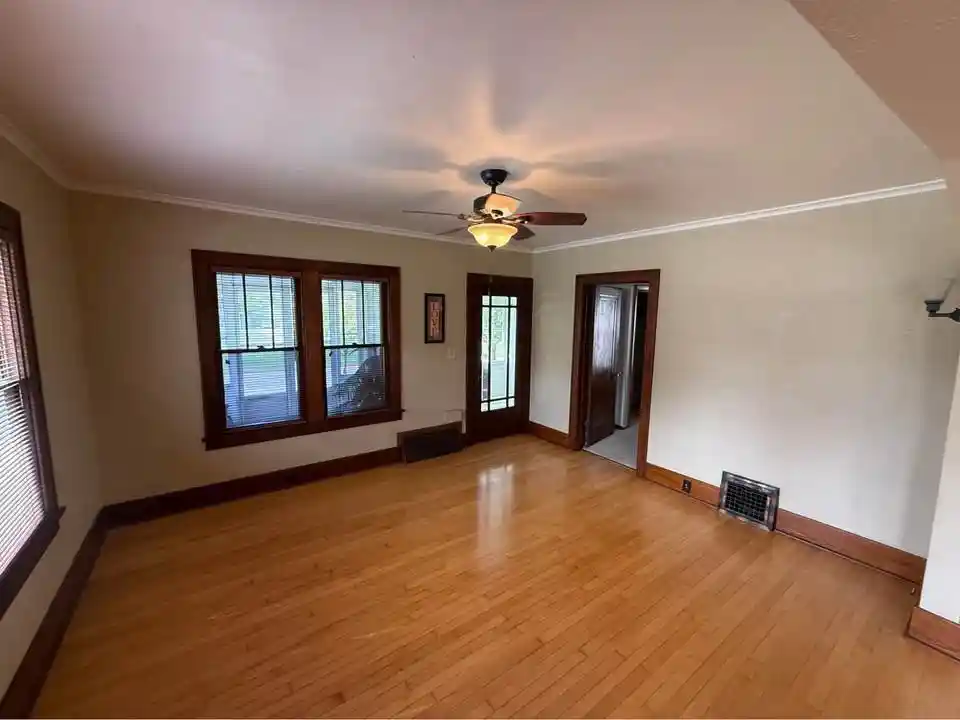 Photo 4 of Single family home for sale at 932 Sawyer St, Oshkosh, WI 65250 | MLS# 1605491 | Listing updated on 2026-09-25