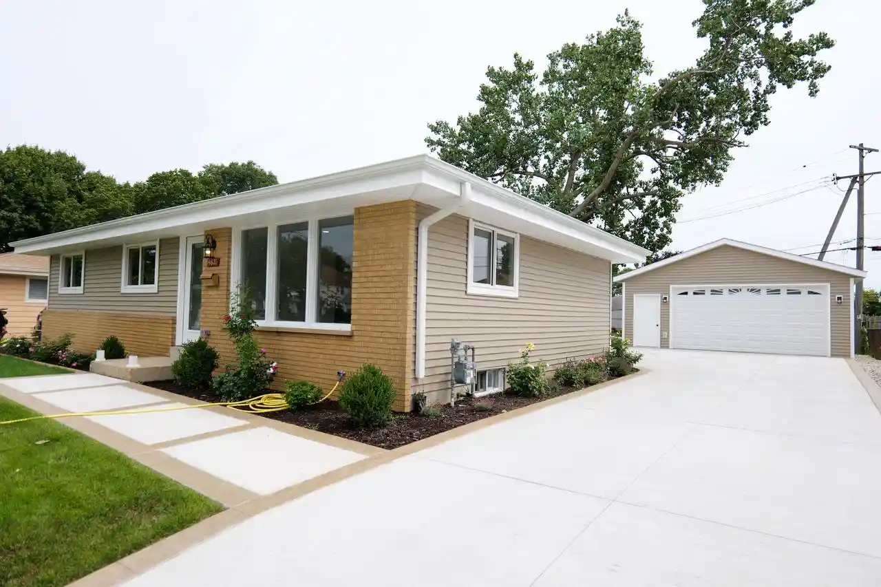 Photo 1 of Sale Pending at 4621 39th Avenue, Kenosha, WI 53144 | MLS# 1982268 | Listing updated on 2026-10-09